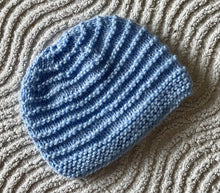 Load image into Gallery viewer, HAND KNITTED BABY BOYS HAT BEANIE 0-3 months blue BRAND NEW