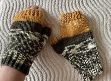 Load image into Gallery viewer, Hand Knitted Ladies Fingerless Gloves/Hand Wrist Warmers