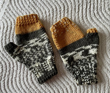 Load image into Gallery viewer, Hand Knitted Ladies Fingerless Gloves/Hand Wrist Warmers
