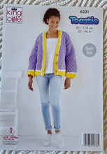 Load image into Gallery viewer, King Cole KNITTING PATTERN 6231 Ladies Cardigan &amp; Sweater For Toastie Yarn
