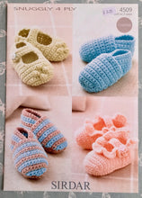 Load image into Gallery viewer, Sirdar Snuggly 4ply Crochet pattern 4509 - Shoes - Birth-2 years
