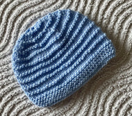 HAND KNITTED BABY BOYS HAT BEANIE 0-3 months blue BRAND NEW