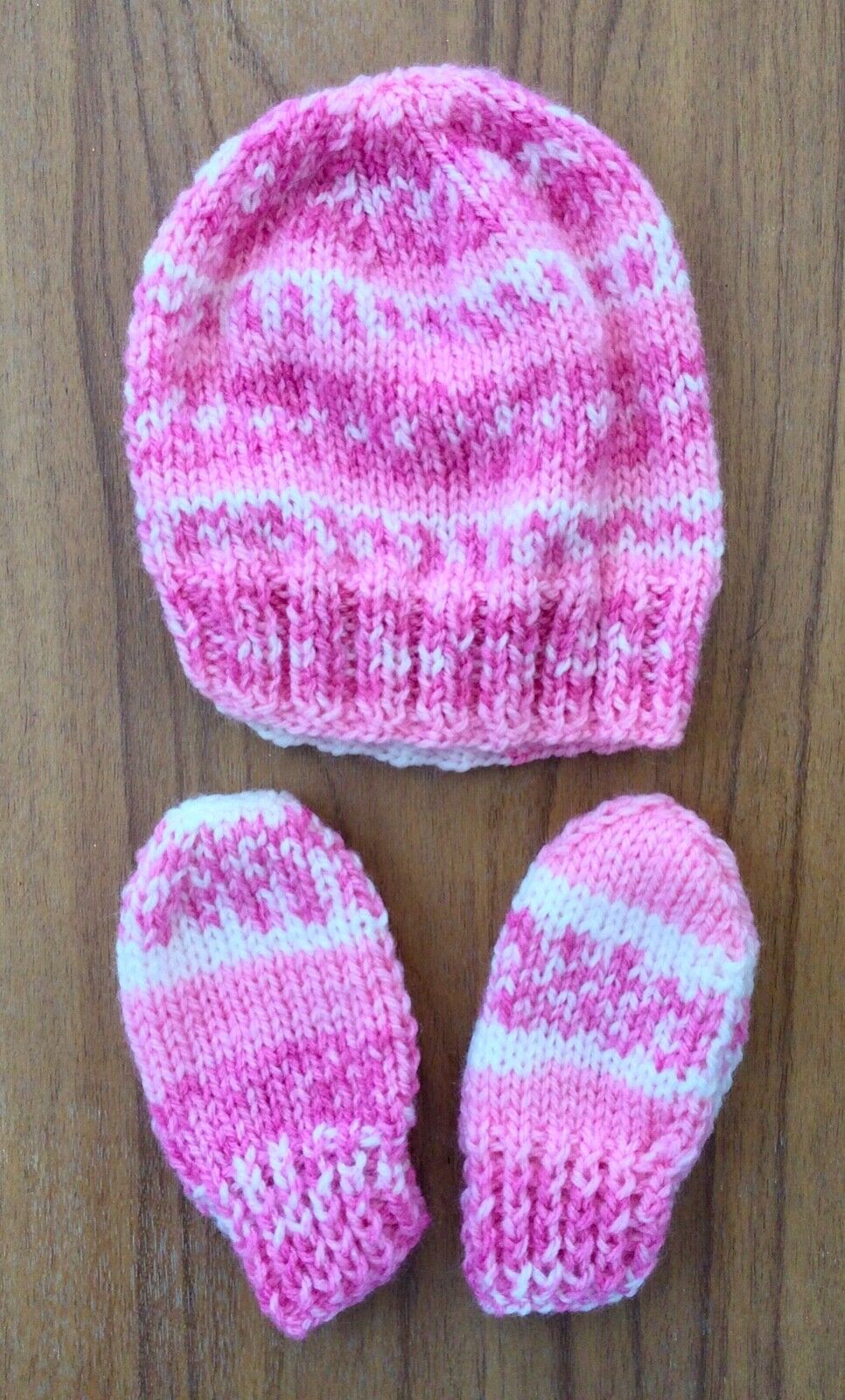 Hand knitted baby hat & mittens - pink & white  -  0-3 months