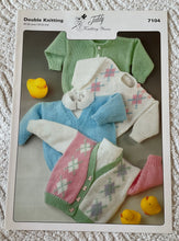 Load image into Gallery viewer, Teddy DK knitting pattern 7104 Baby’s Sweaters &amp; Cardigans -  16-22 ins
